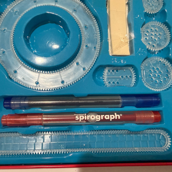 The Original SPIROGRAPH Design Set in a Tin Travel Kit w/ Stencils Pens Guide - Picture 4 of 5